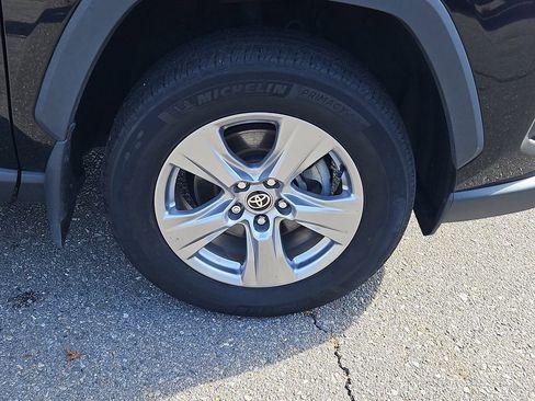 Used 2022 Toyota RAV4 XLE w/ Carpet Mat Package (TMS) image 10