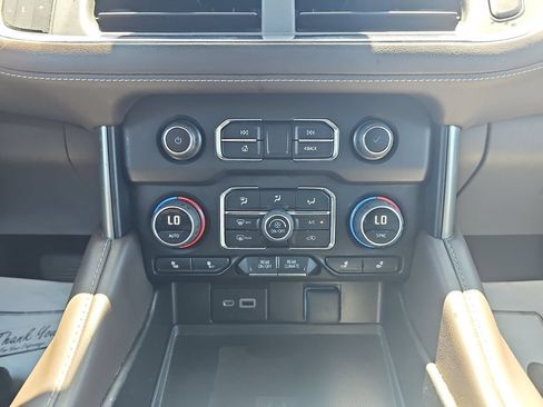 Used 2023 Chevrolet Suburban LT w/ Luxury Package AWD/4WD image 24