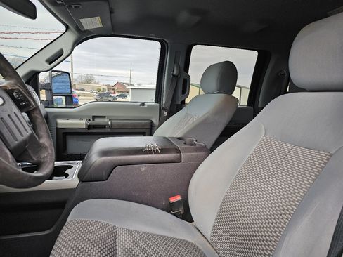 Used 2016 Ford F250 XLT w/ XLT Premium Package image 6