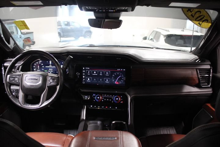 Used 2024 GMC Sierra 2500 Denali Ultimate AWD/4WD image 2
