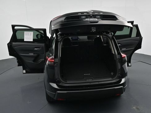 Used 2025 Nissan Rogue SV FWD image 17