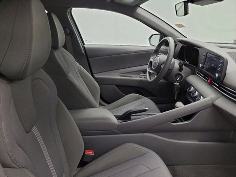 Used 2023 Hyundai Elantra SE w/ Cargo Package image 21
