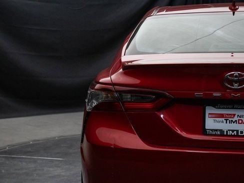 Used 2022 Toyota Camry SE image 12