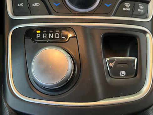 Used 2015 Chrysler 200 Limited w/ Convenience Group FWD image 17