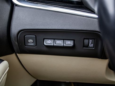 Used 2023 Buick Enclave Avenir w/ Avenir Technology Package image 37