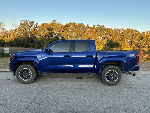 Used 2025 Toyota Tacoma TRD Sport image 2