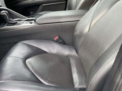 Used 2022 Toyota Camry XLE image 12