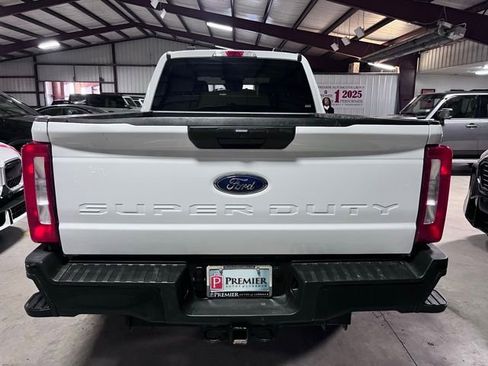 Used 2025 Ford F250 XL AWD/4WD image 3
