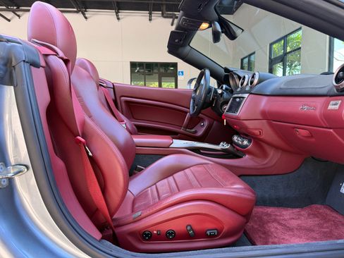 Used 2010 Ferrari California RWD image 36