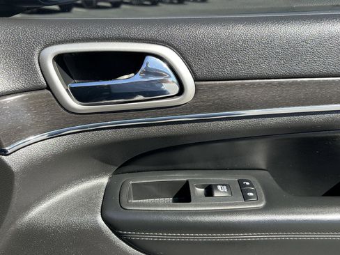 Used 2018 Jeep Grand Cherokee Limited w/ Luxury Group II AWD/4WD image 18
