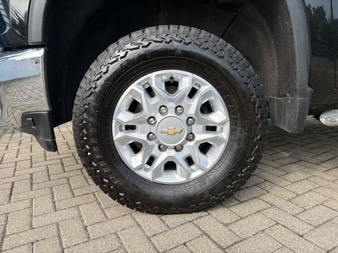 Used 2021 Chevrolet Silverado 3500 LT w/ Convenience Package AWD/4WD image 10