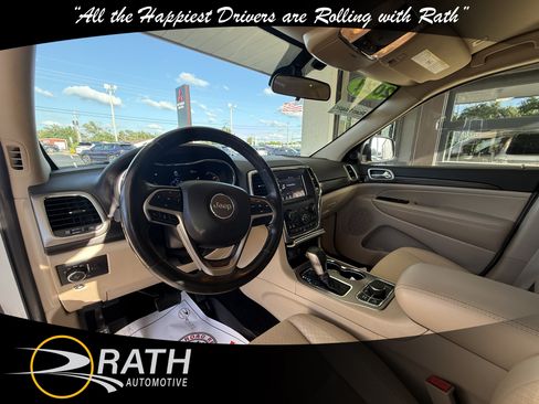 Used 2021 Jeep Grand Cherokee Laredo AWD/4WD image 14