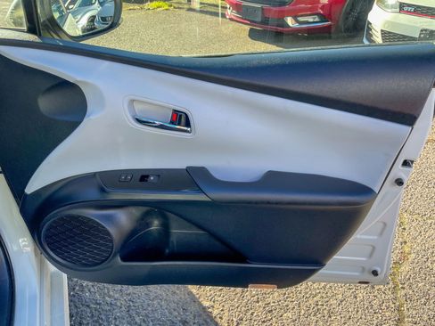 Used 2017 Toyota Prius Two w/ Carpet Mat Package image 30