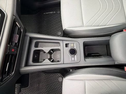 Used 2026 Volkswagen Tiguan SE AWD/4WD image 27