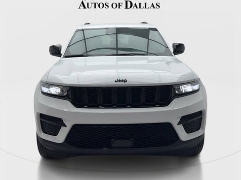 Used 2024 Jeep Grand Cherokee Altitude RWD image 3