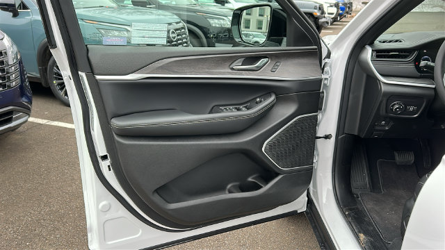 New 2026 Jeep Grand Cherokee Limited AWD/4WD image 8