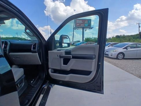 Used 2016 Ford F150 XLT w/ Equipment Group 302A Luxury AWD/4WD image 13