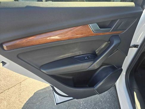 Used 2023 Audi Q5 2.0T Premium w/ Convenience Package image 19