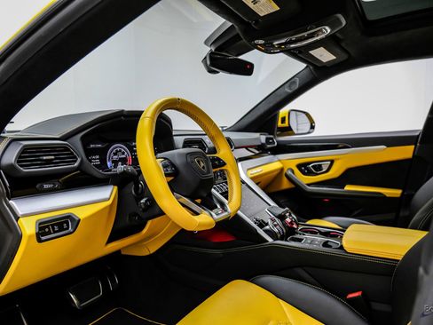Used 2021 Lamborghini Urus AWD/4WD image 36