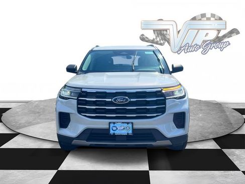 Used 2026 Ford Explorer Active AWD/4WD image 2
