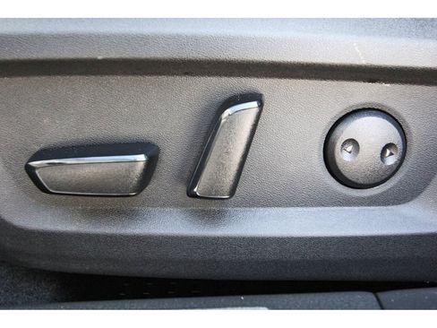 Used 2025 Nissan Rogue Platinum w/ Tech Package FWD image 30