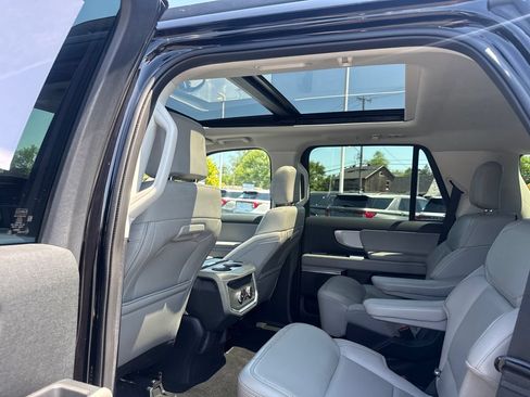 Used 2025 Ford Expedition Active AWD/4WD image 18