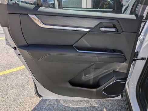 New 2026 GMC Acadia Elevation image 29