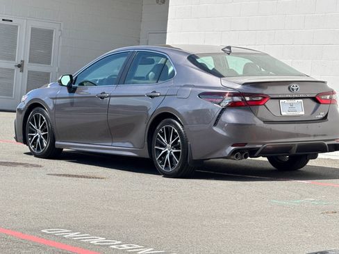 Used 2024 Toyota Camry SE w/ Audio Upgrade Package FWD image 3