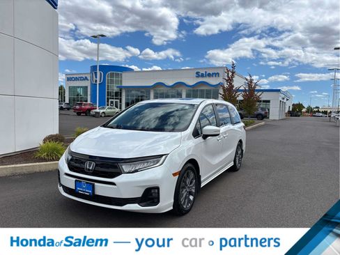 Used 2025 Honda Odyssey Touring image 2
