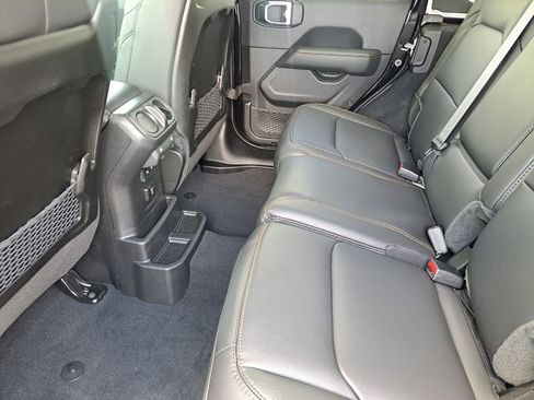 New 2025 Jeep Wrangler Unlimited Sahara AWD/4WD image 19