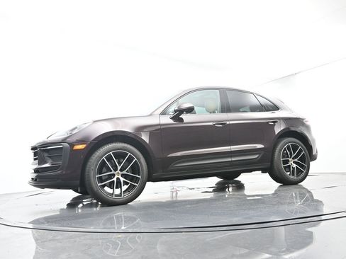 Certified 2025 Porsche Macan AWD/4WD image 44