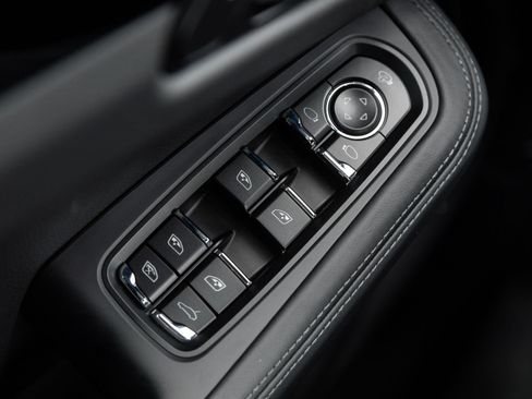 Certified 2026 Porsche Macan S AWD/4WD image 19