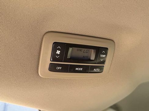 Used 2015 Toyota Sienna LE FWD image 35