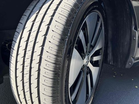 Used 2018 Volkswagen e-Golf SE w/ DC Fast Charging Package image 12