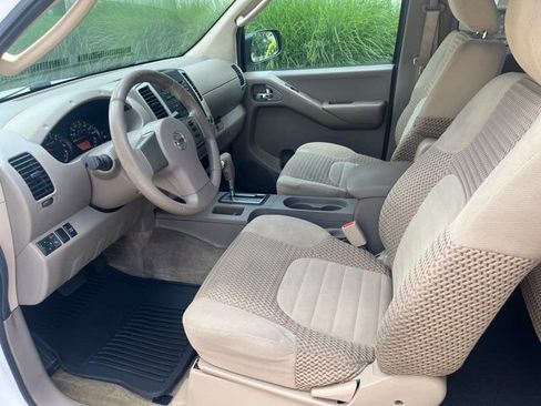 Used 2011 Nissan Frontier SV RWD image 7