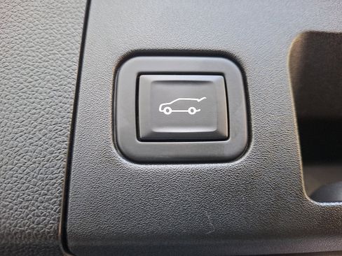 Used 2021 Cadillac XT4 Premium Luxury image 26