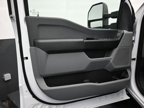 New 2025 Ford F250 XL w/ FX4 Off-Road Package image 3