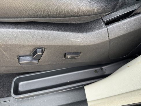 Used 2015 Chrysler Town & Country Touring-L w/ Driver Convenience Group FWD image 22