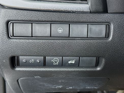 Used 2023 Nissan Rogue SV w/ SV Premium B Package FWD image 17
