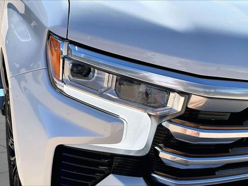 Used 2022 Chevrolet Silverado 1500 High Country w/ Technology Package AWD/4WD image 22