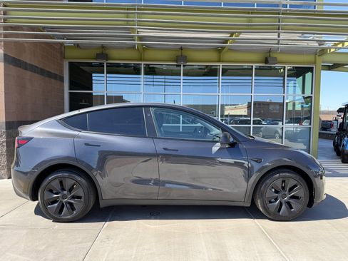 Used 2024 Tesla Model Y Long Range image 9