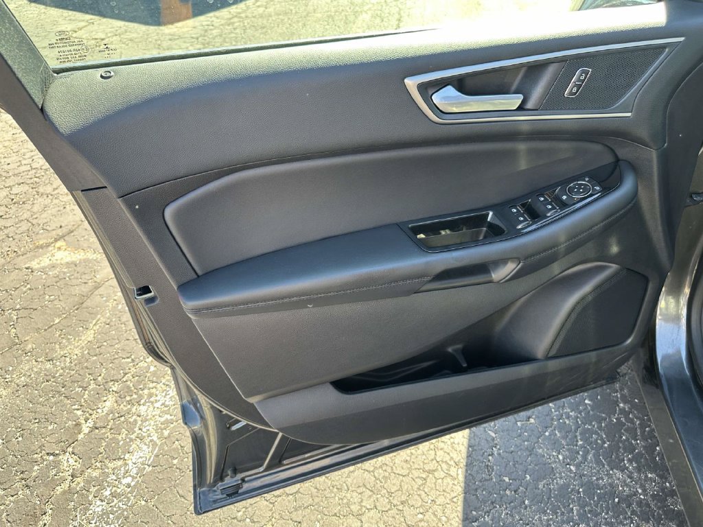 Used 2018 Ford Edge SEL w/ Equipment Group 201A AWD/4WD image 16