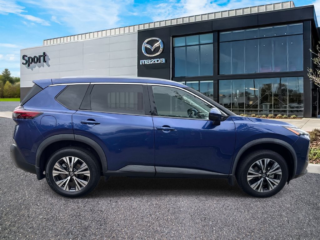Used 2021 Nissan Rogue SV w/ Premium Package FWD image 2
