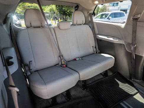 Used 2018 Toyota Sienna XLE w/ XLE Navigation Package AWD/4WD image 43