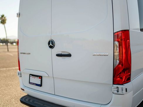 Used 2024 Mercedes-Benz Sprinter 2500 image 19