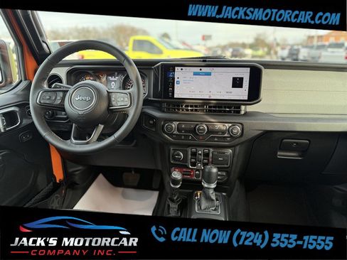 Used 2025 Jeep Wrangler Unlimited Sport AWD/4WD image 16