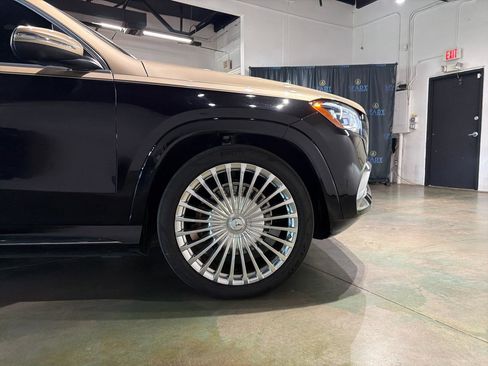Used 2023 Mercedes-Benz Maybach GLS 600 4MATIC image 10