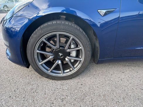 Used 2020 Tesla Model 3 Standard Range Plus image 12