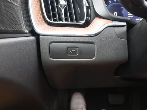 Used 2023 Volvo XC60 B6 Ultimate w/ Climate Package image 30