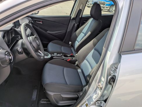 Used 2020 Toyota Yaris LE image 8